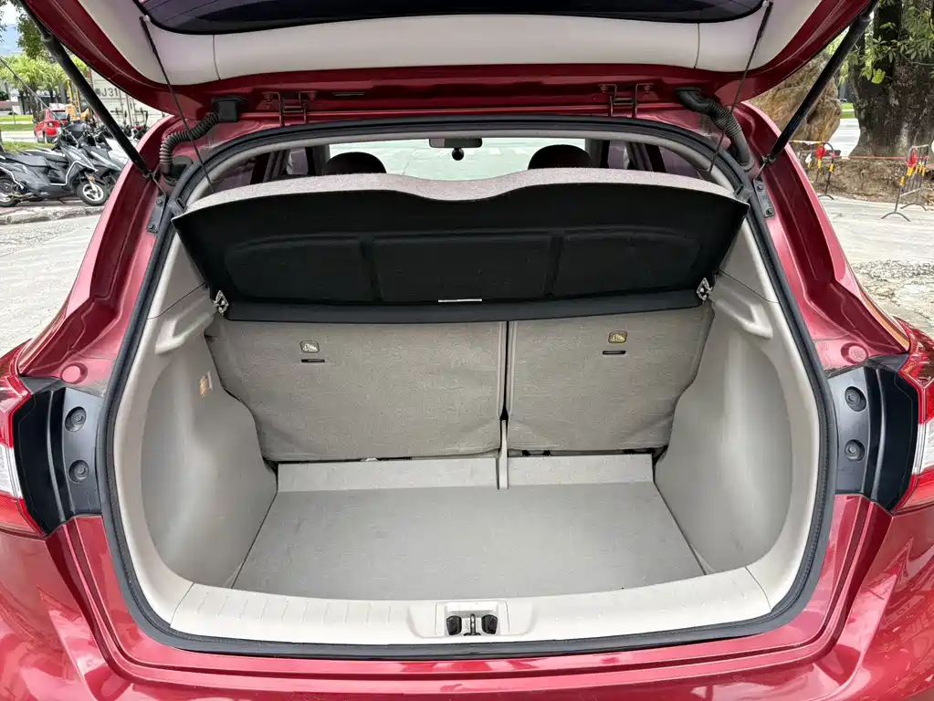 Nissan Tiida 2018 — фото 13