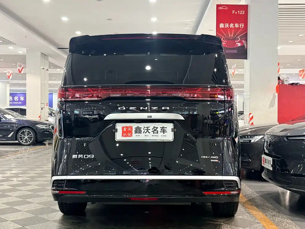Denza D9 2025