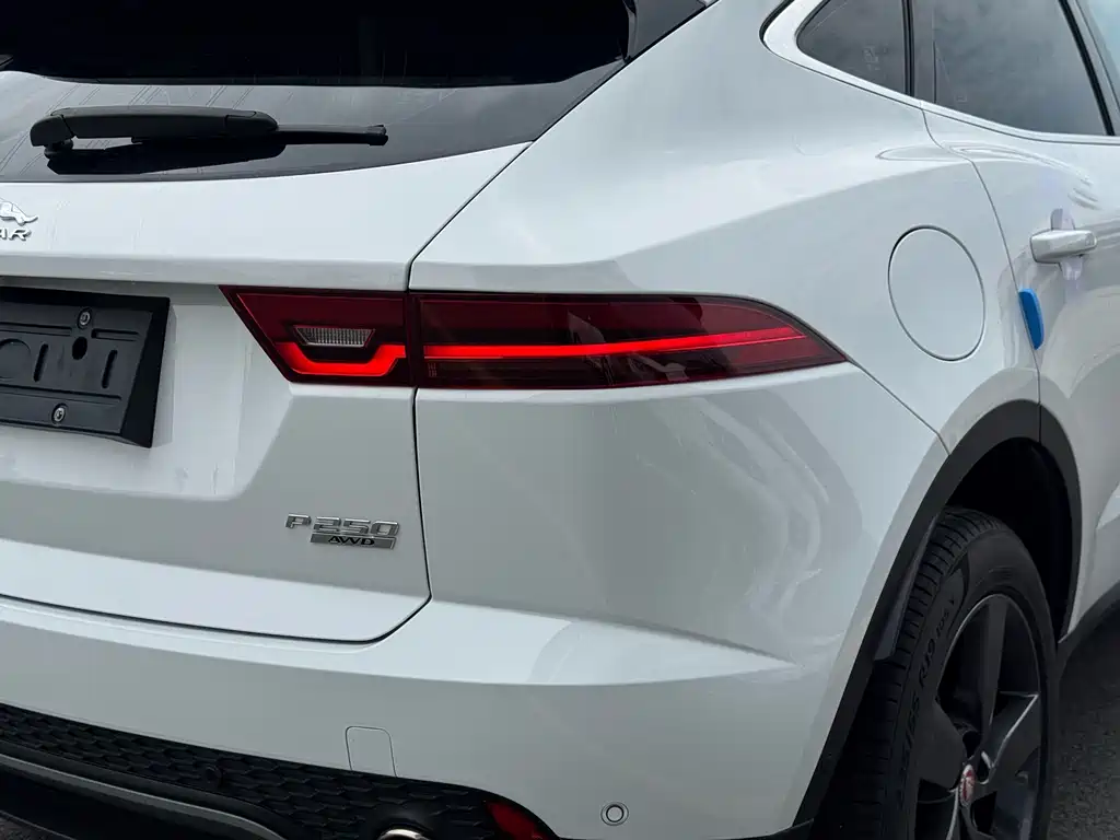 Jaguar E-PACE 2021 — фото 27