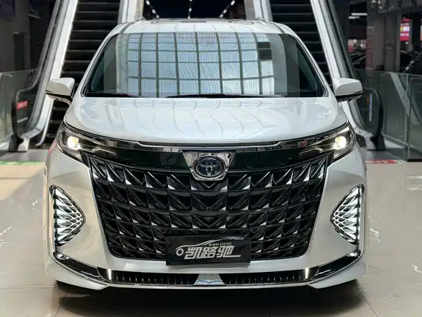 Toyota Granvia 2023