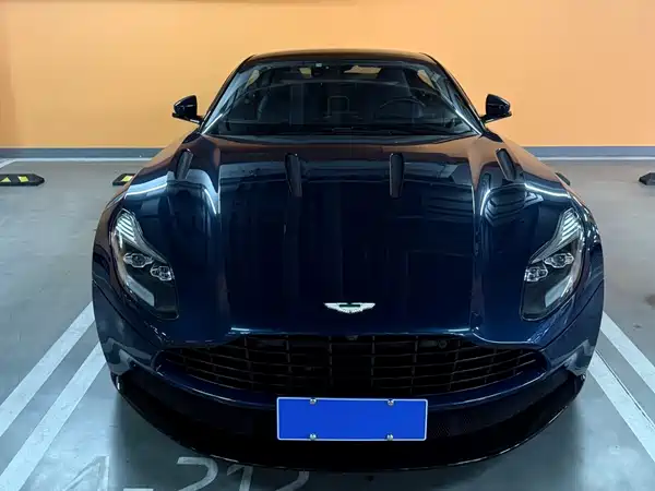 Aston Martin DB11 2018