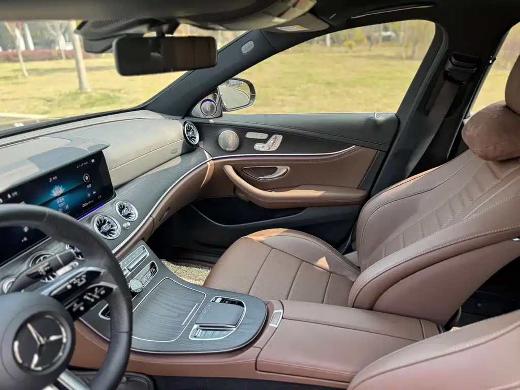 Mercedes-Benz E-Class 2023 — фото 12