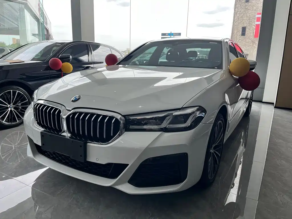 BMW 5 Series 2022 — фото 1