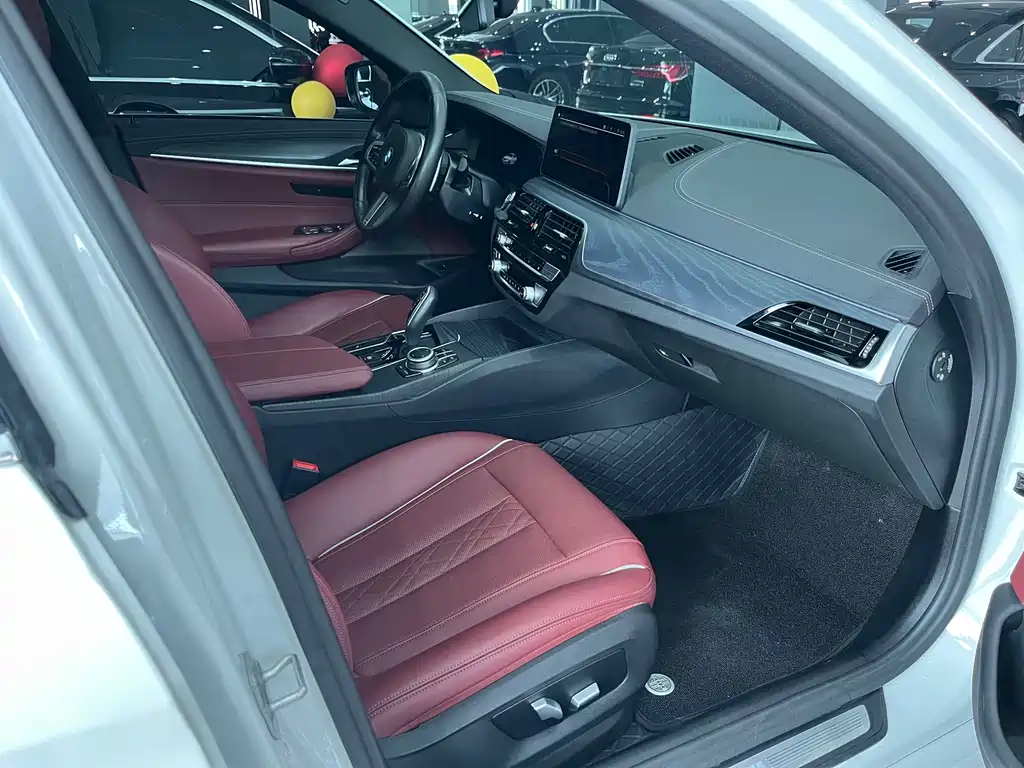 BMW 5 Series 2022 — фото 10