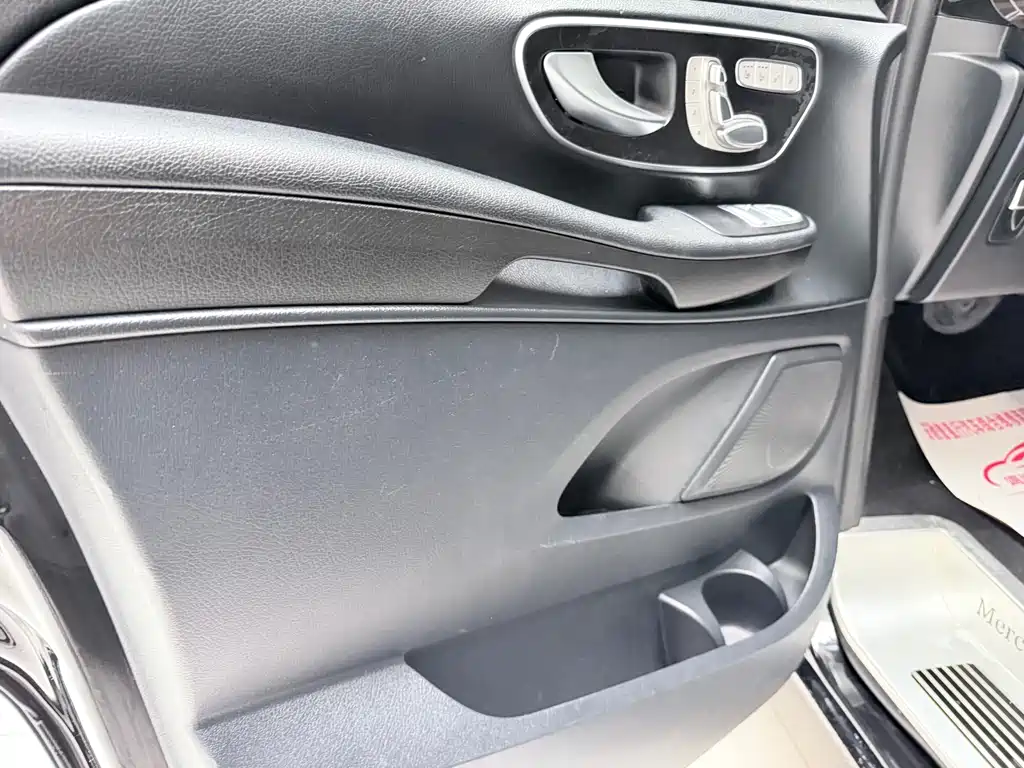 Mercedes-Benz V-Class 2019 — фото 17