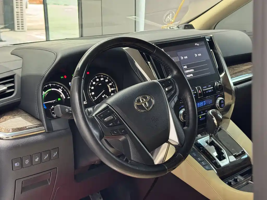 Toyota Vellfire 2022 — фото 11