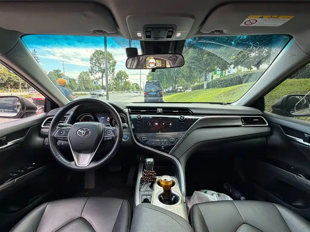 Toyota Camry 2019 — фото 11