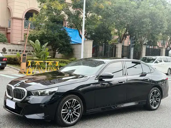 BMW 5 Series 2025