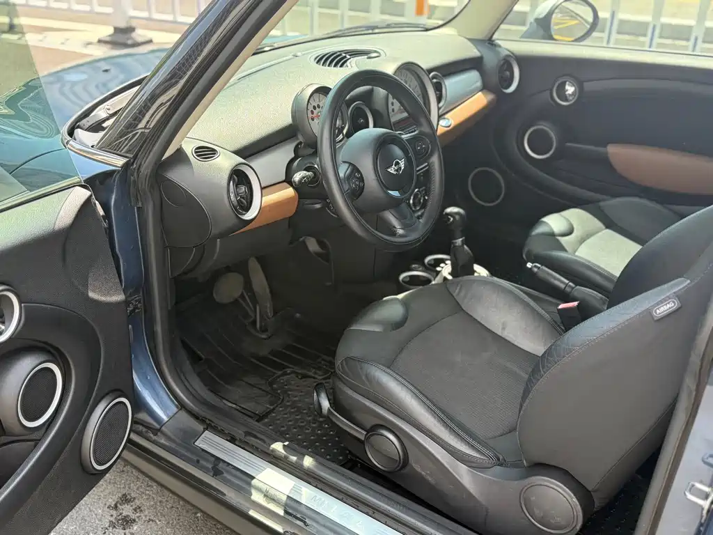 MINI MINI 2011