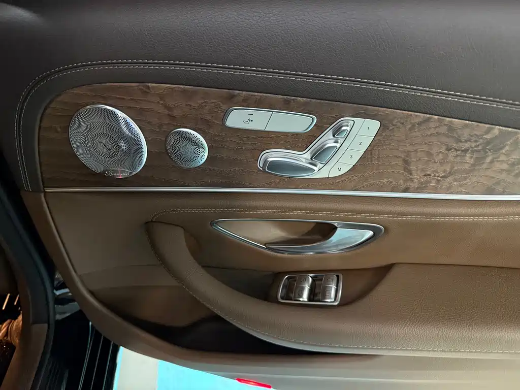 Mercedes-Benz E-Class 2020 — фото 13