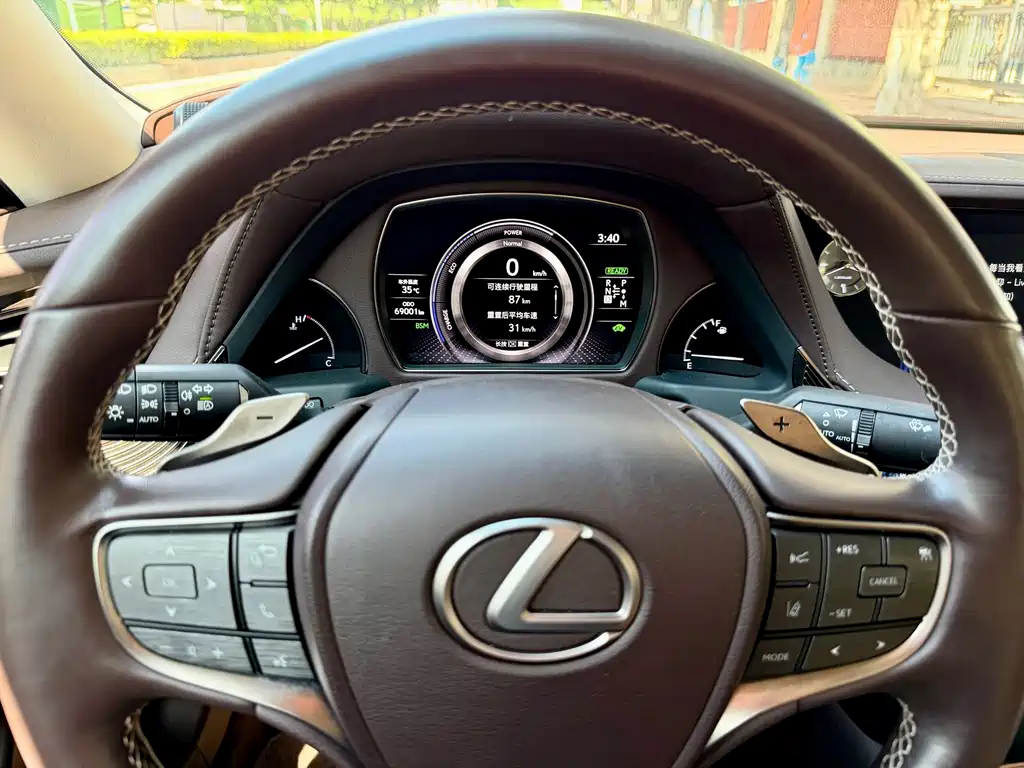 Lexus LS 2020 — фото 20