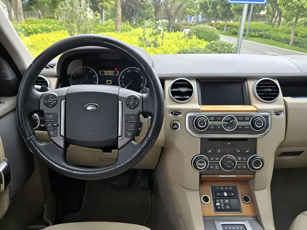 Land Rover Discovery 2015 — фото 7