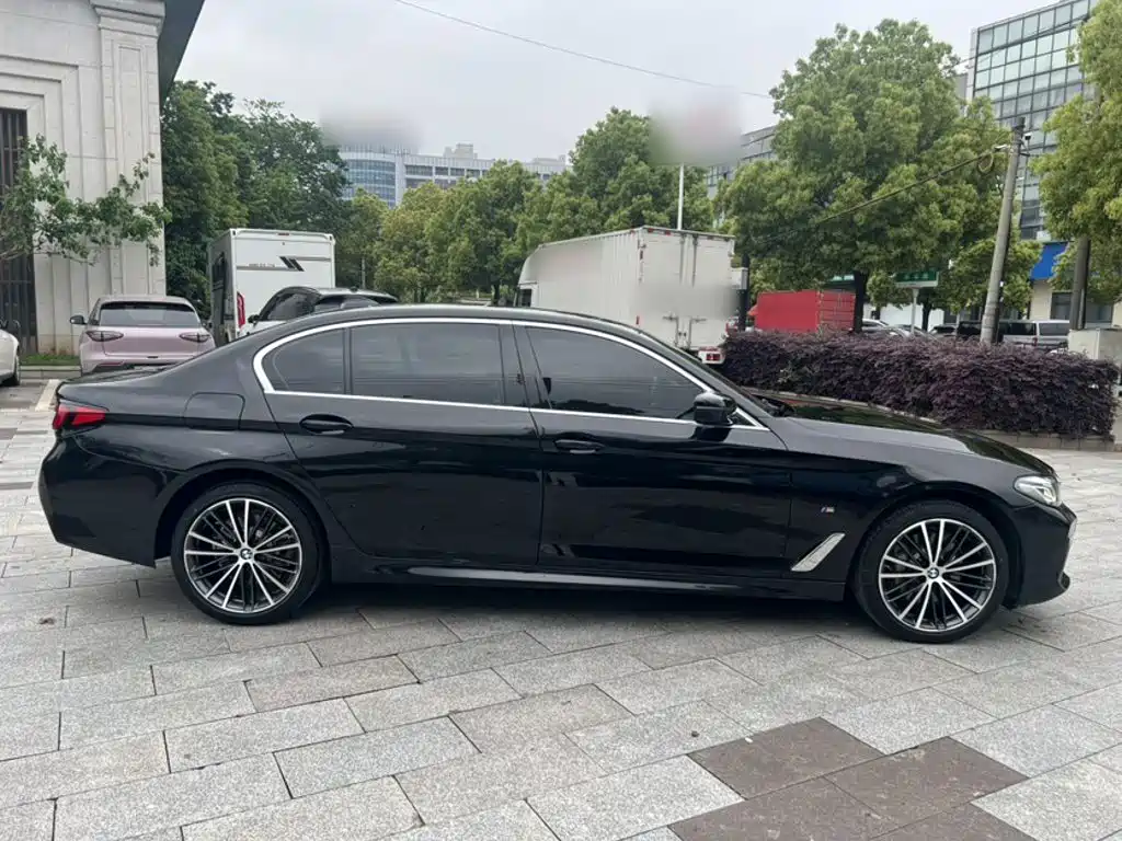BMW 5 Series 2023 — фото 18