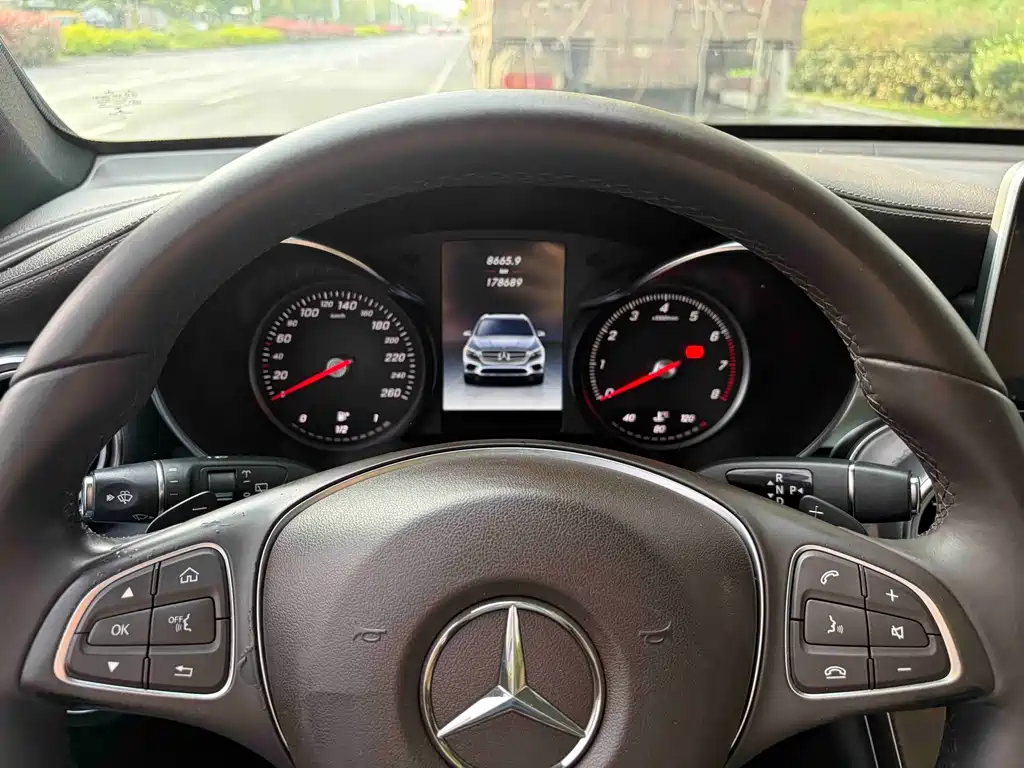 Mercedes-Benz GLC 2016 — фото 11