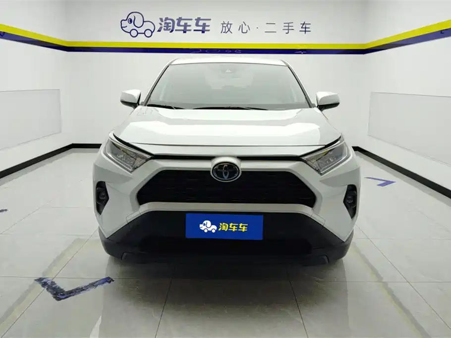 Toyota RAV4 2025 — фото 2