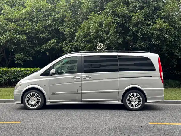 Mercedes-Benz Viano 2010