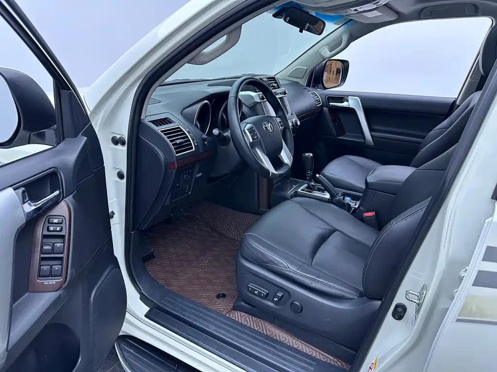 Toyota Prado 2017 — фото 3