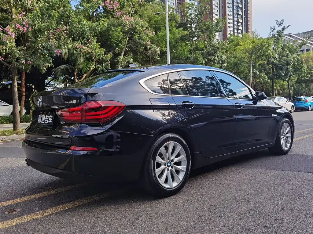 BMW 5 Series GT 2014 — фото 4