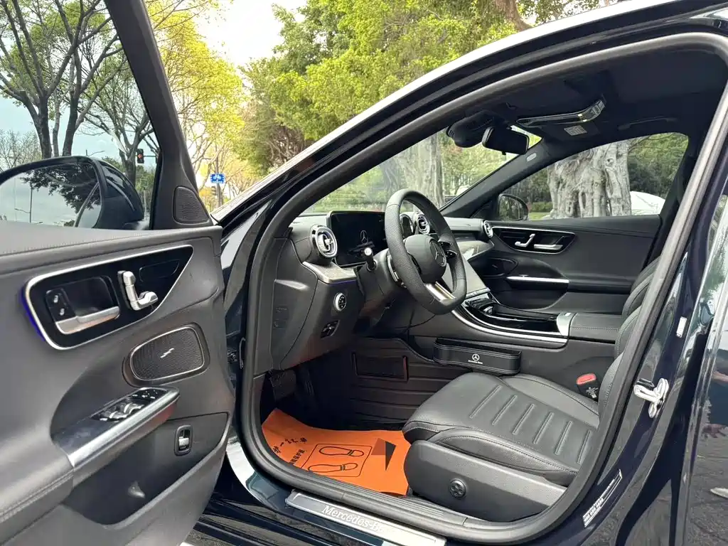 Mercedes-Benz C-Class 2025 — фото 7