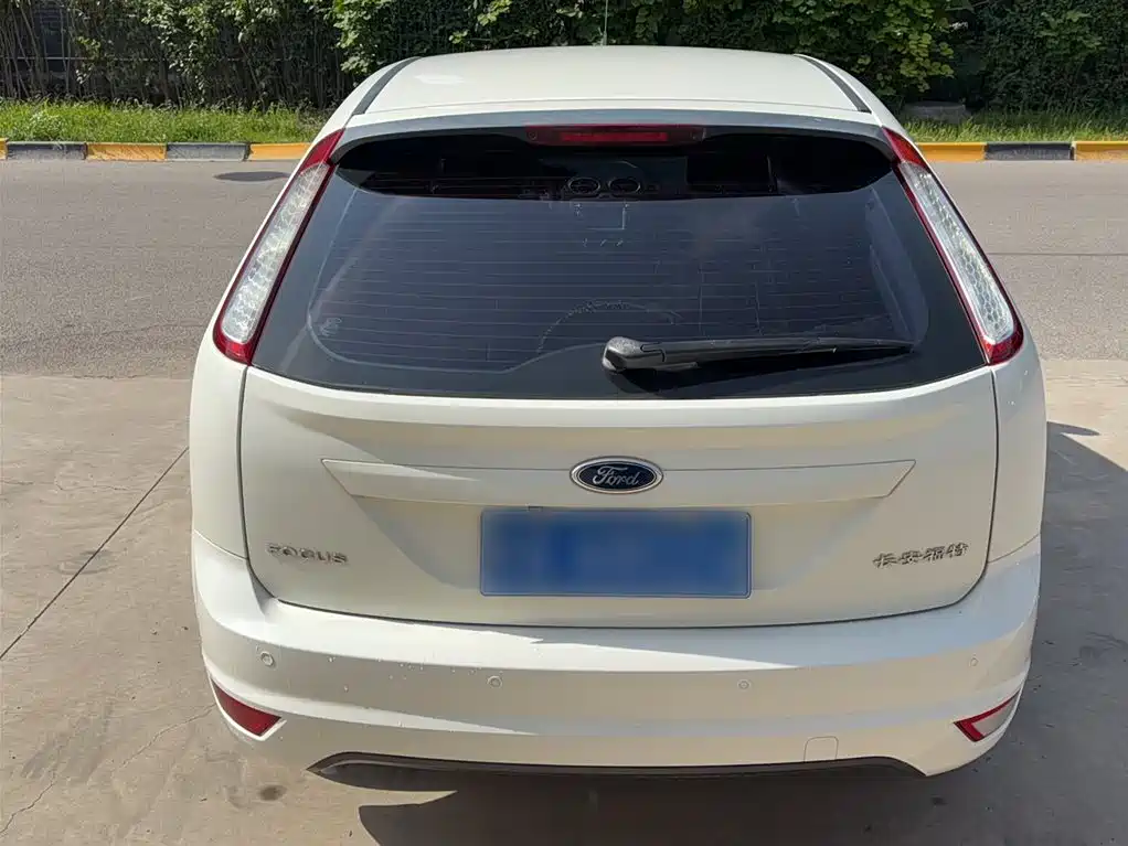 Ford Focus 2016 — фото 11
