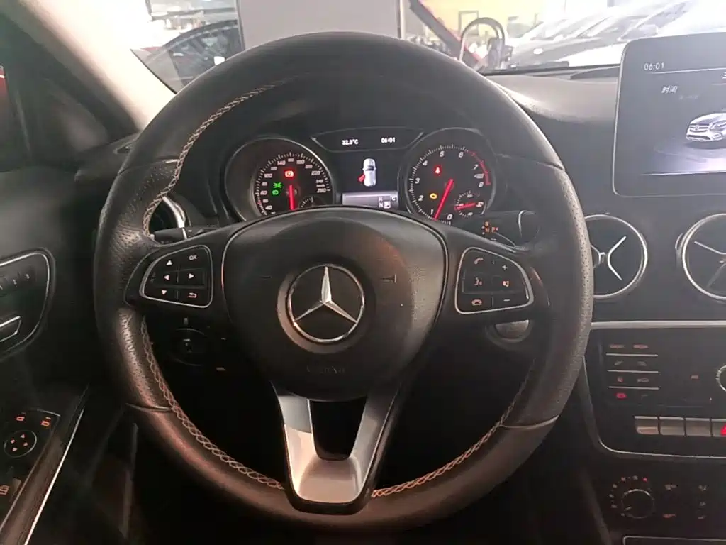 Mercedes-Benz GLA 2018 — фото 11