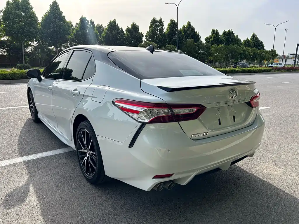 Toyota Camry 2021 — фото 14