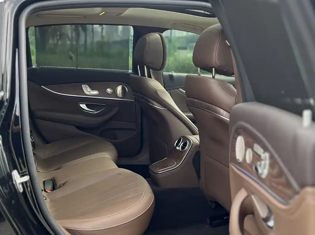 Mercedes-Benz E-Class 2022 — фото 14