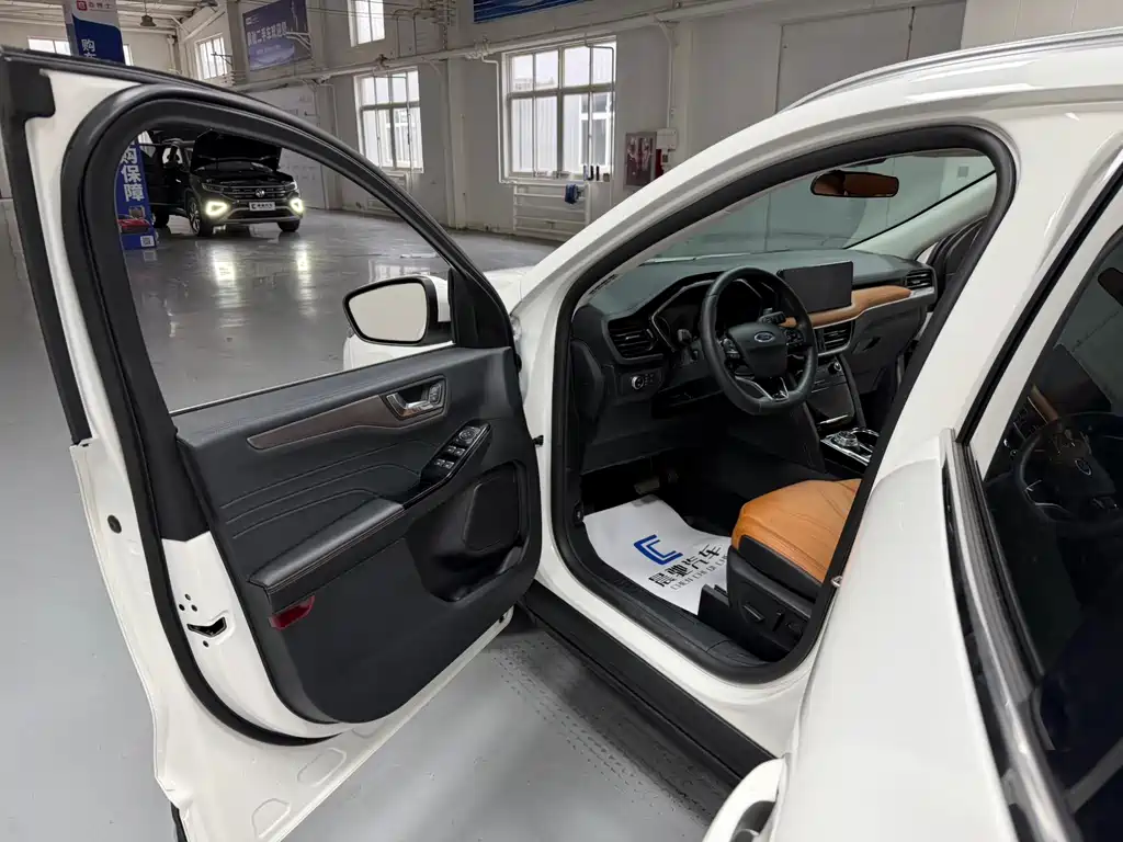 Ford Escape 2023 — фото 12