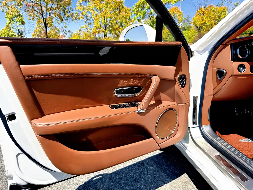 Bentley Flying Spur 2020 — фото 27