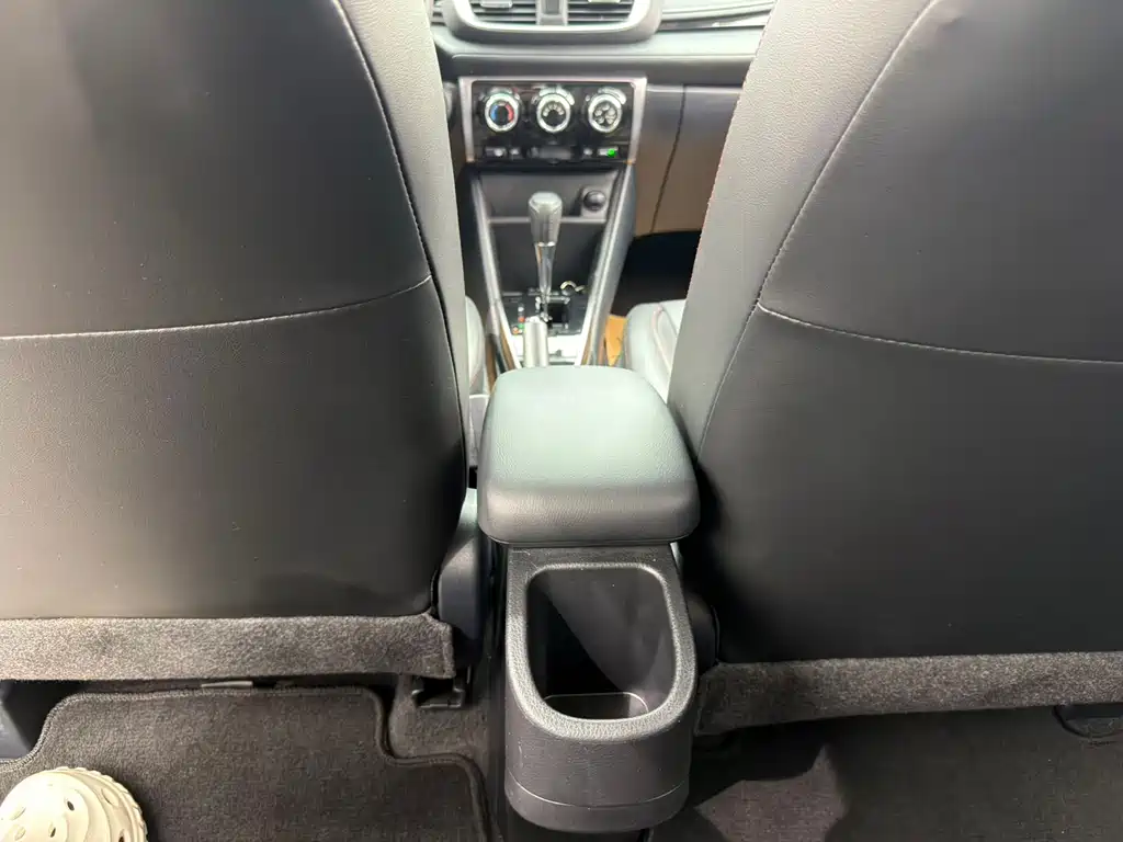 Toyota Yaris L 2022 — фото 14