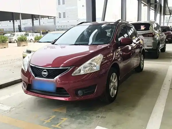 Nissan Tiida 2015