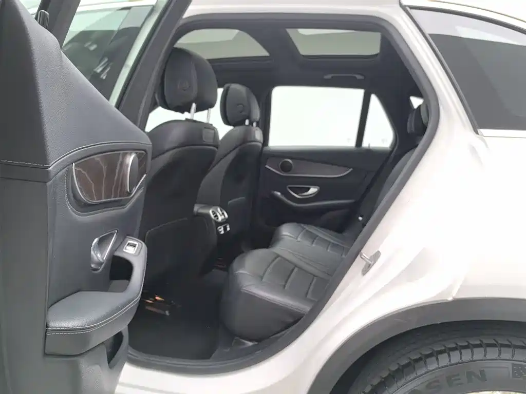 Mercedes-Benz GLC 2018 — фото 15