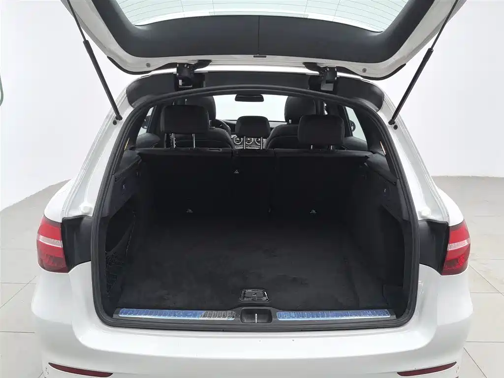 Mercedes-Benz GLC 2018 — фото 16