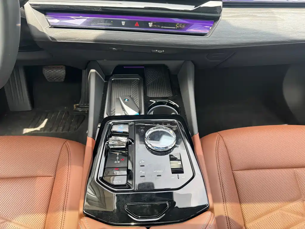 BMW i5 — фото 16