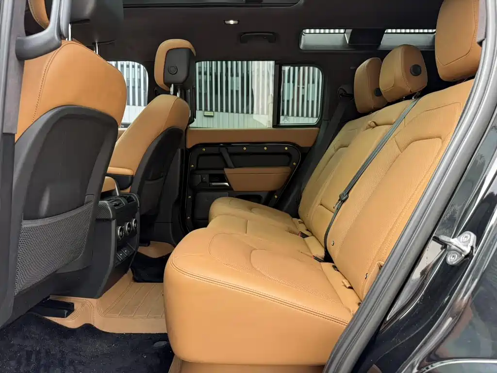 Land Rover Defender 2023 — фото 7
