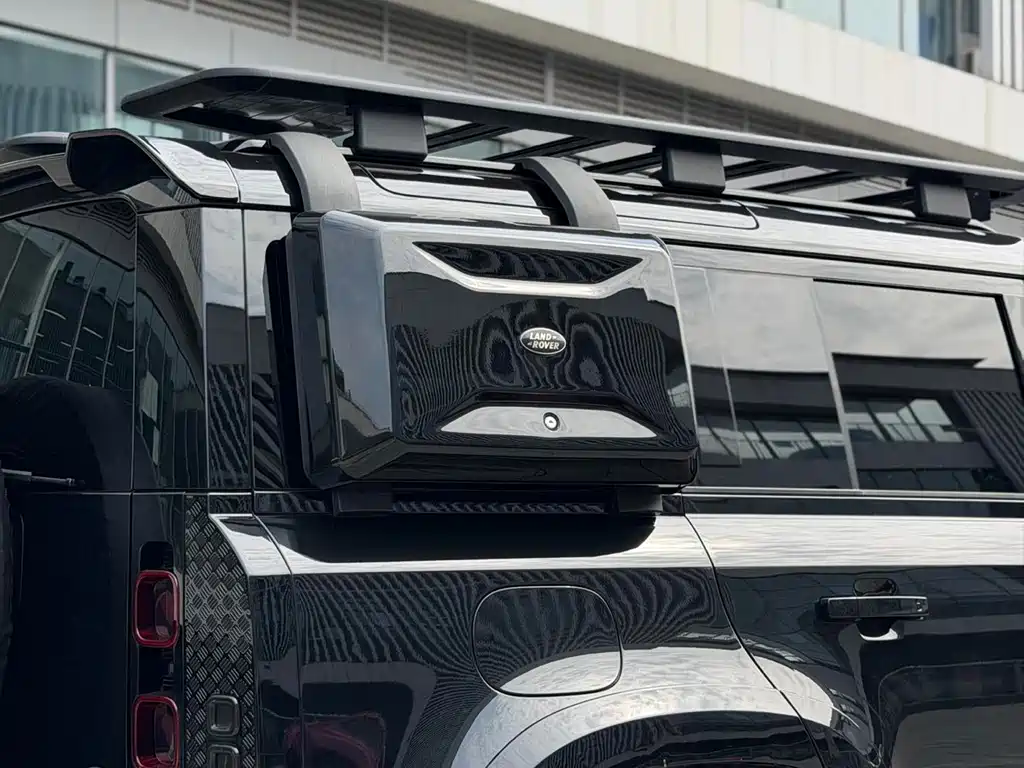 Land Rover Defender 2023 — фото 17