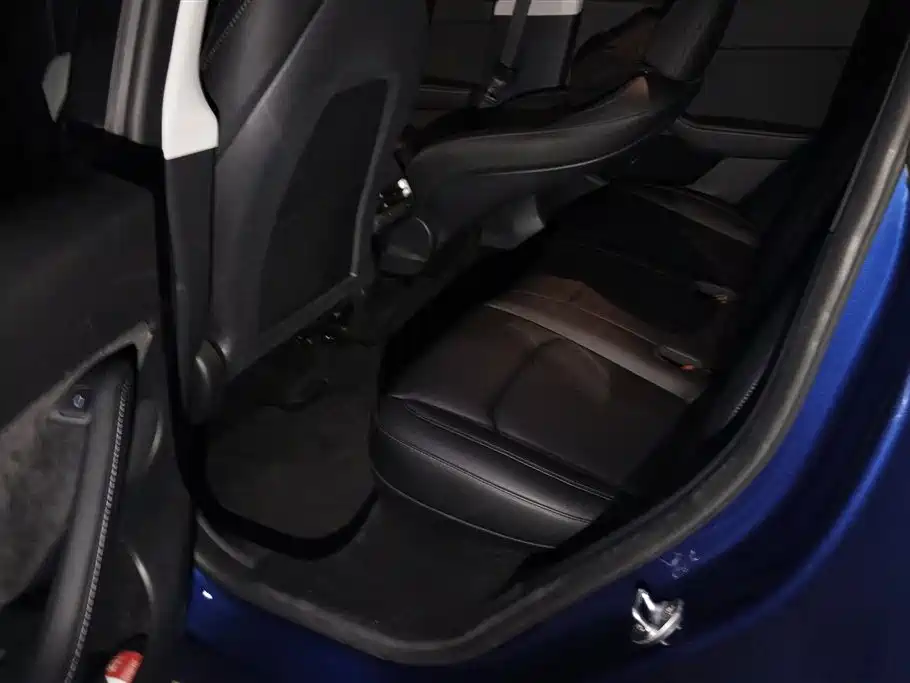 Tesla Model Y 2023 — фото 11