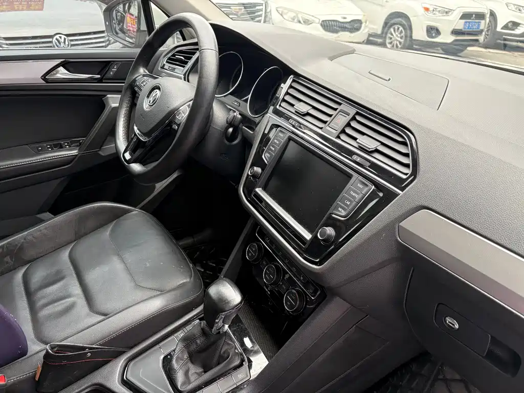 Volkswagen Tiguan L 2017 — фото 11