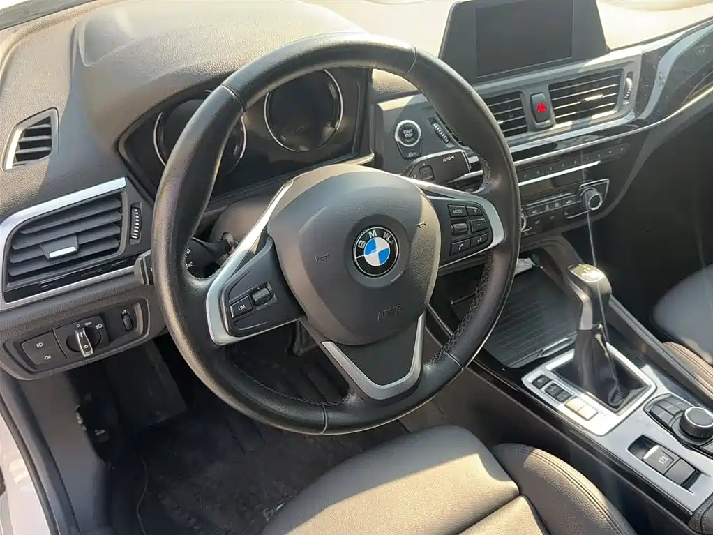 BMW 1 Series 2018 — фото 3