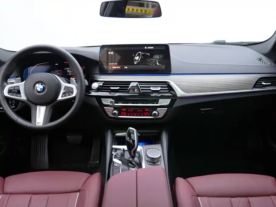 BMW 5 Series 2022 — фото 9