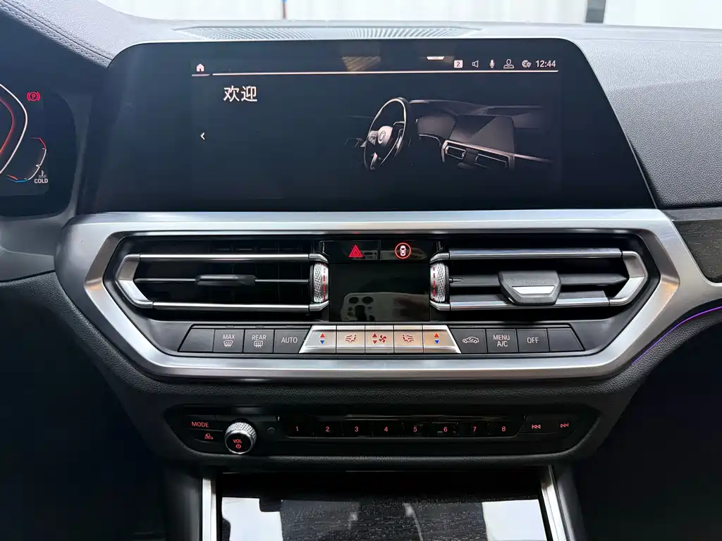 BMW 3 Series 2019 — фото 11