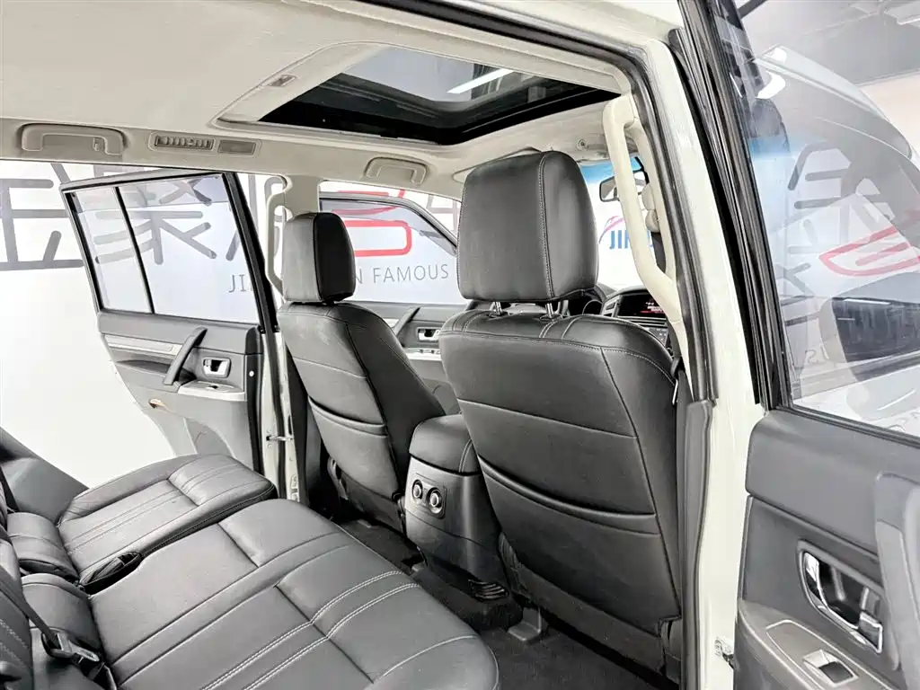Mitsubishi Pajero 2016 — фото 15