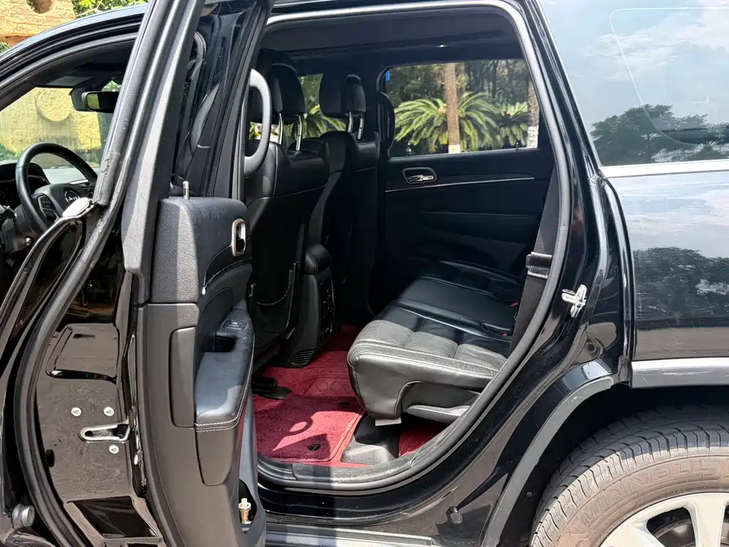 Jeep Grand Cherokee 2019 — фото 12