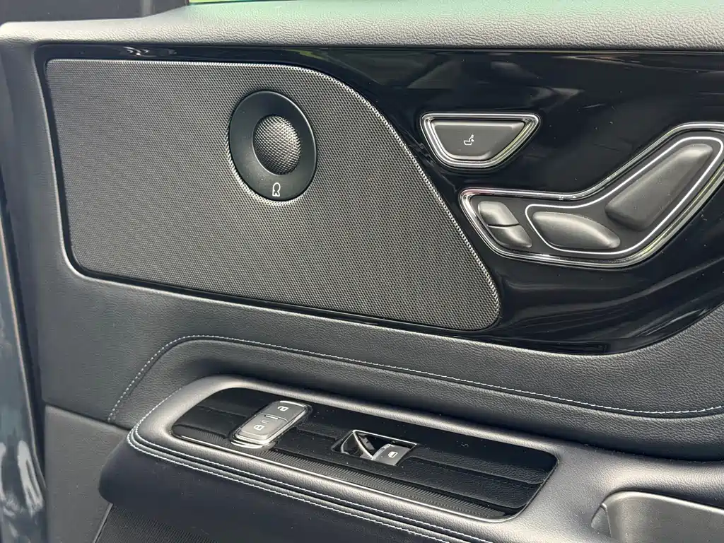 Lincoln Aviator 2023 — фото 19