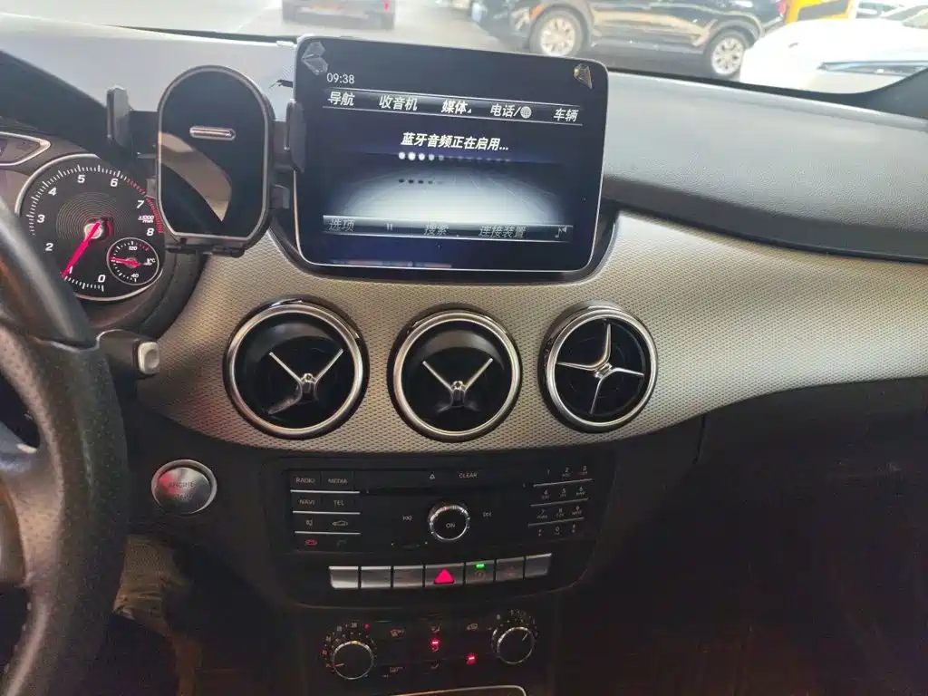Mercedes-Benz B-Class 2018 — фото 10