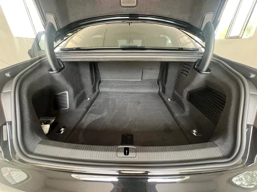 Audi A8 2020 — фото 22