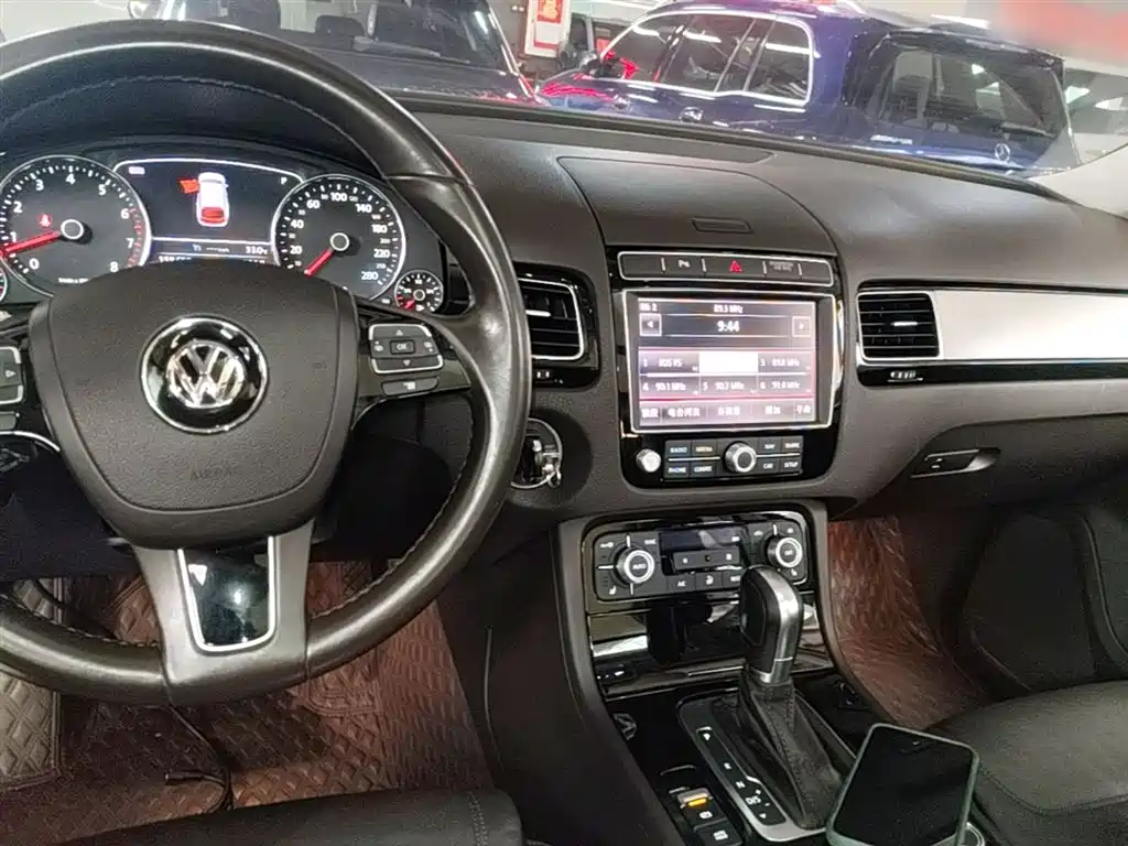 Volkswagen Touareg 2018 — фото 10