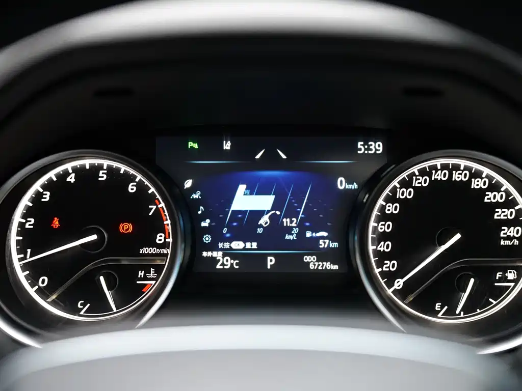 Toyota Camry 2021 — фото 16