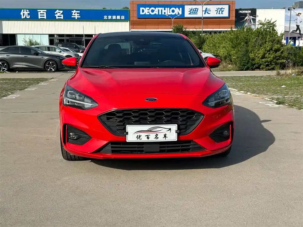 Ford Focus 2018 — фото 12