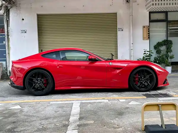 Ferrari F12berlinetta 2013
